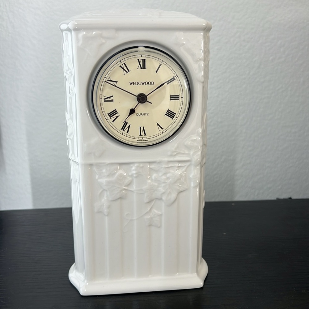 Genuine White Wedgwood 8" Mantle Clock Classic Ivy Garden Made in England